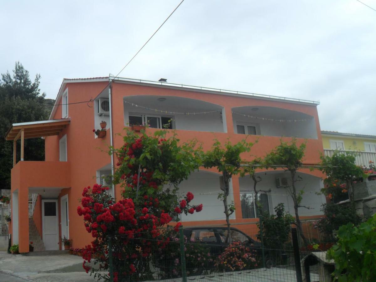 Apartment Valjan *
